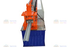 Forming a stable shutter door roll molding machine