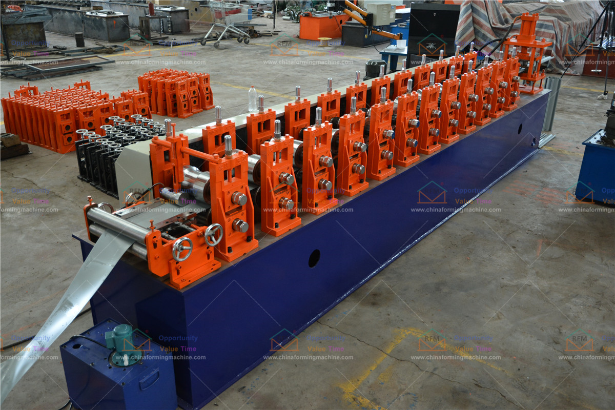 Modern Garage Door Manufacturing Machinery for Simple Design